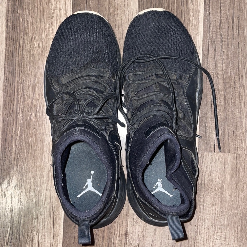 Black Jordans- men’s